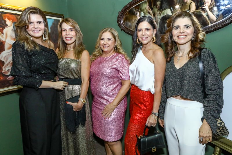 SESSÃO PARABÉNS - Beth Pinto ganha animada festa surpresa para celebrar sua estreia nas seis décadas