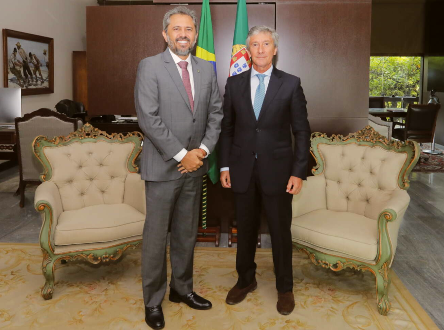 Elmano recebe embaixador de Portugal e amplia possibilidade de novas parcerias no segmento de energias renováveis