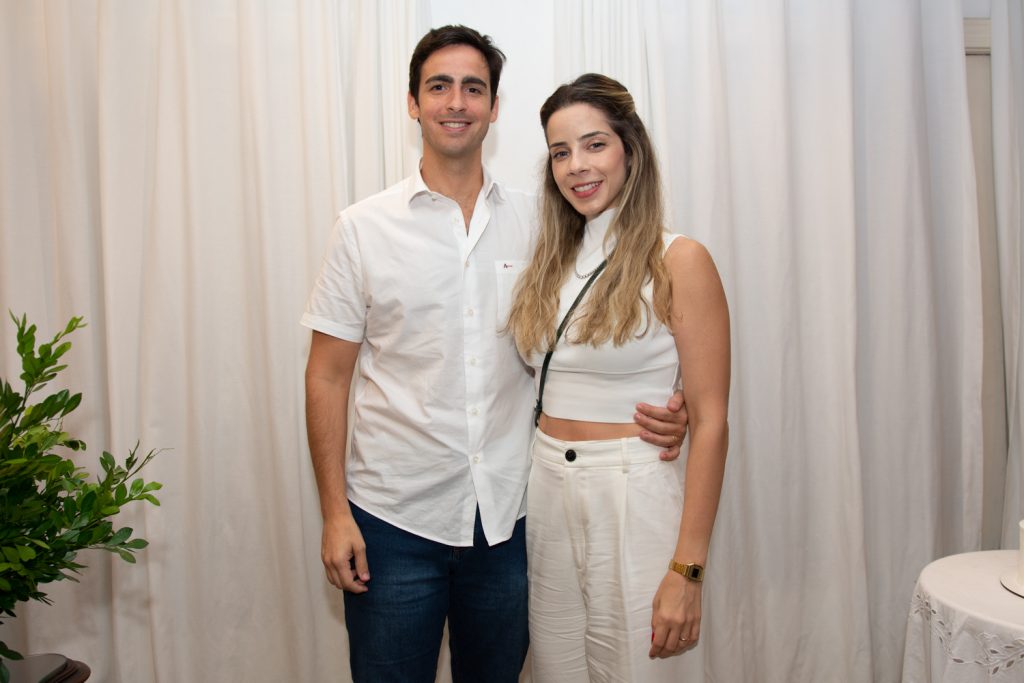 Emilio Neto E Larissa Ary