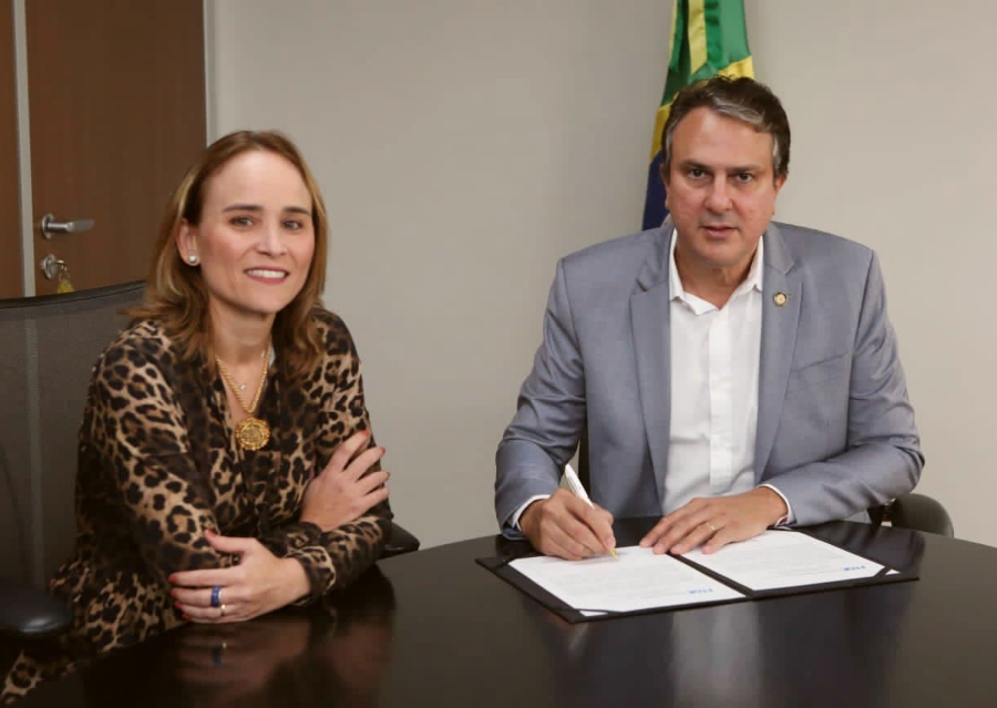 Camilo empossa Fernanda Pacobahyba como nova presidente do FNDE