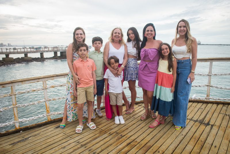 Alegria e Diversão - Pôr do sol e atrações diferenciadas atraem os holofotes para o Iate Clube