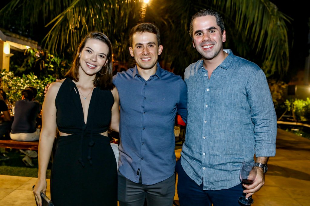 
				Gabriela e Victor Hugo Lauro Soares, Alfredo Lima 
				