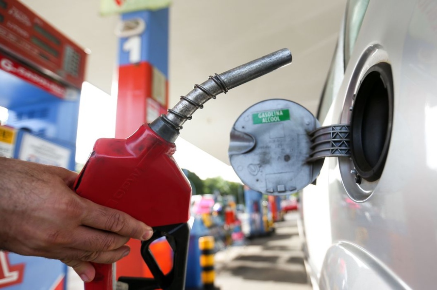 Petrobras anuncia aumento de R$ 0,23 na gasolina A vendida às distribuidoras