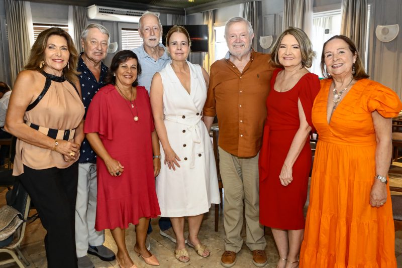 SESSÃO PARABÉNS - Naura Cox celebra seu aniversário em clima de muita alegria no Ideal Clube