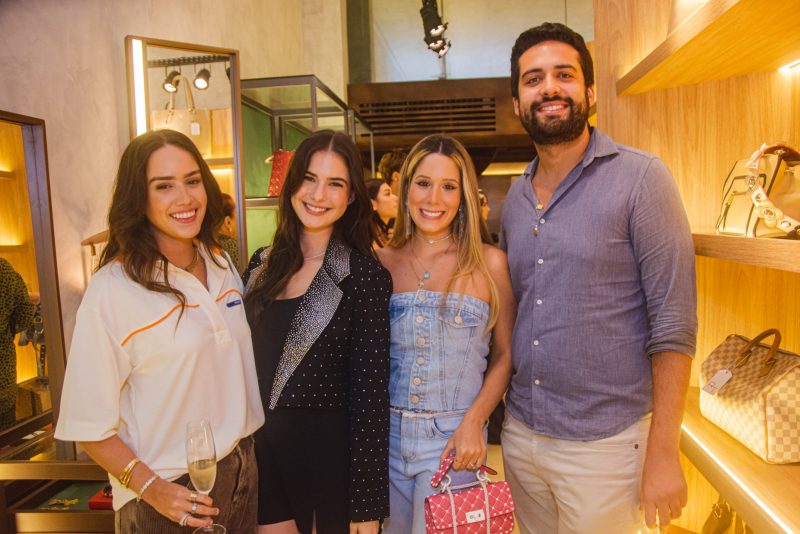 sofisticação - Duda Cidrão e Júlia Pinto realizam cocktail de inauguração da loja física do brechó de luxo Re Tag