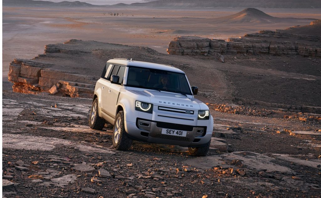 Lange Rover Defender 130 Frente Rochas