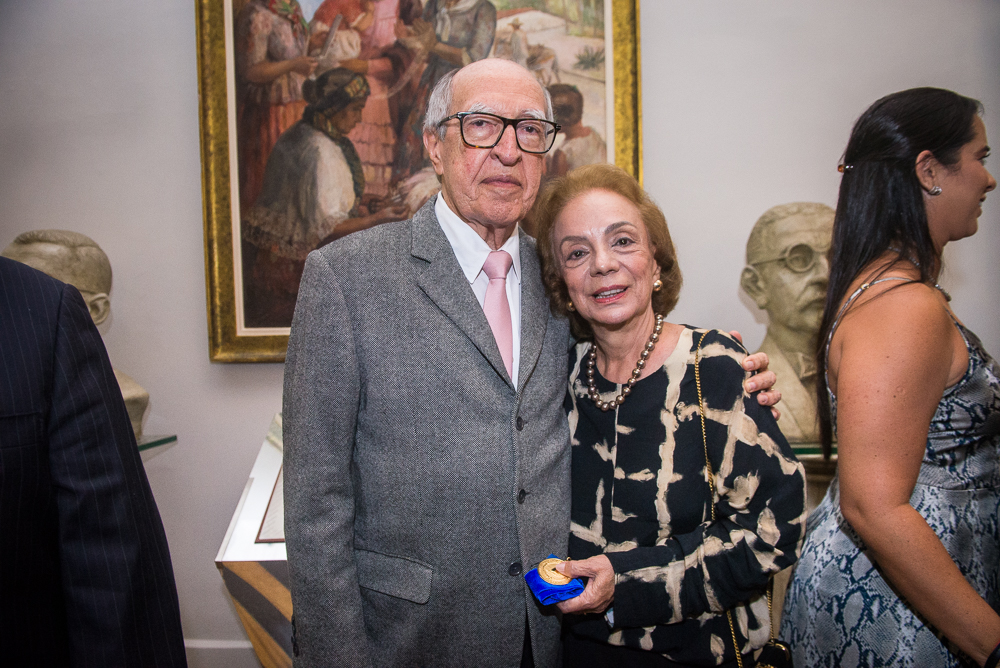 Ex-governador Lúcio Alcântara celebra seus 80 anos em cruzeiro na Europa