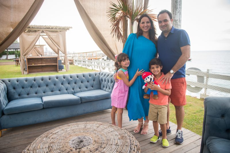 Alegria e Diversão - Pôr do sol e atrações diferenciadas atraem os holofotes para o Iate Clube