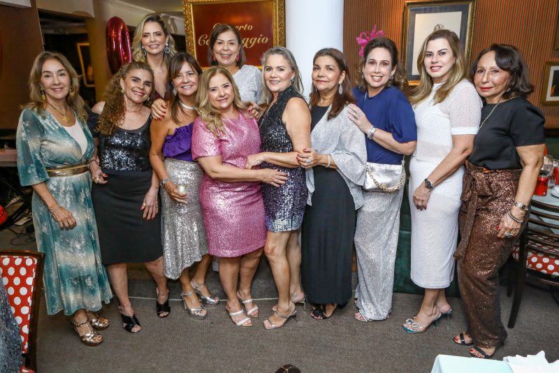 SESSÃO PARABÉNS - Beth Pinto ganha animada festa surpresa para celebrar sua estreia nas seis décadas