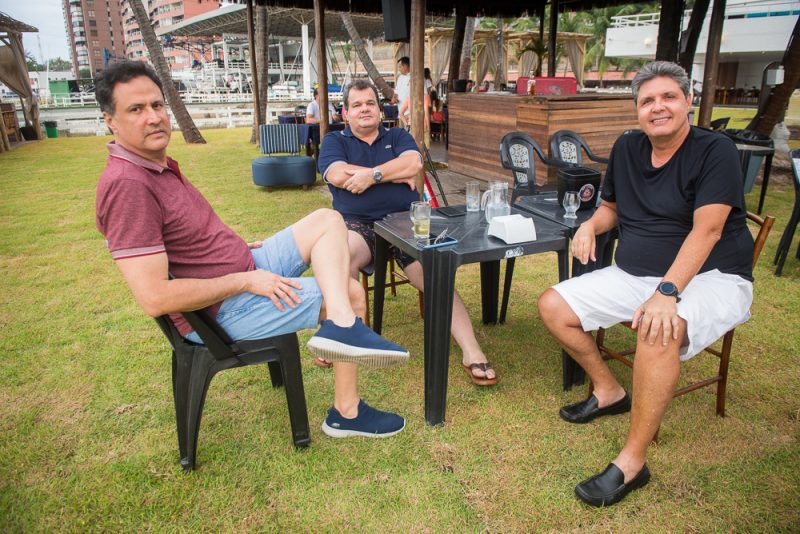 Alegria e Diversão - Pôr do sol e atrações diferenciadas atraem os holofotes para o Iate Clube