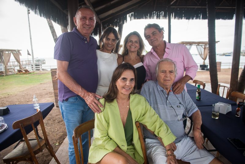 Alegria e Diversão - Pôr do sol e atrações diferenciadas atraem os holofotes para o Iate Clube