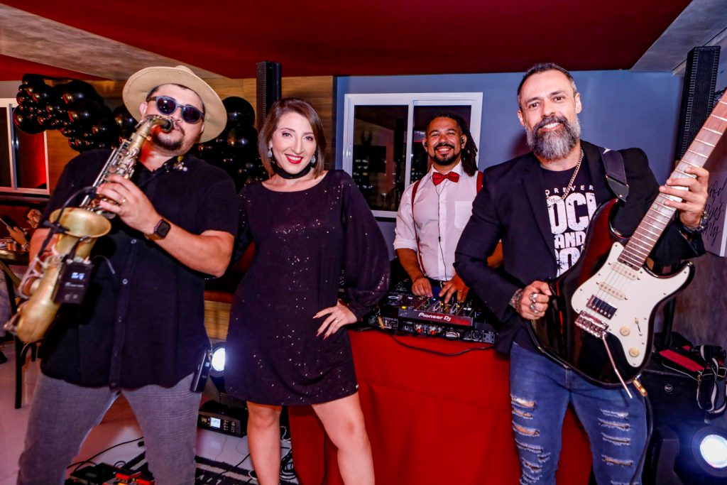 
				Tl Sax Live, Vívian Fernandes, Dj Fayel e Pilho 
				