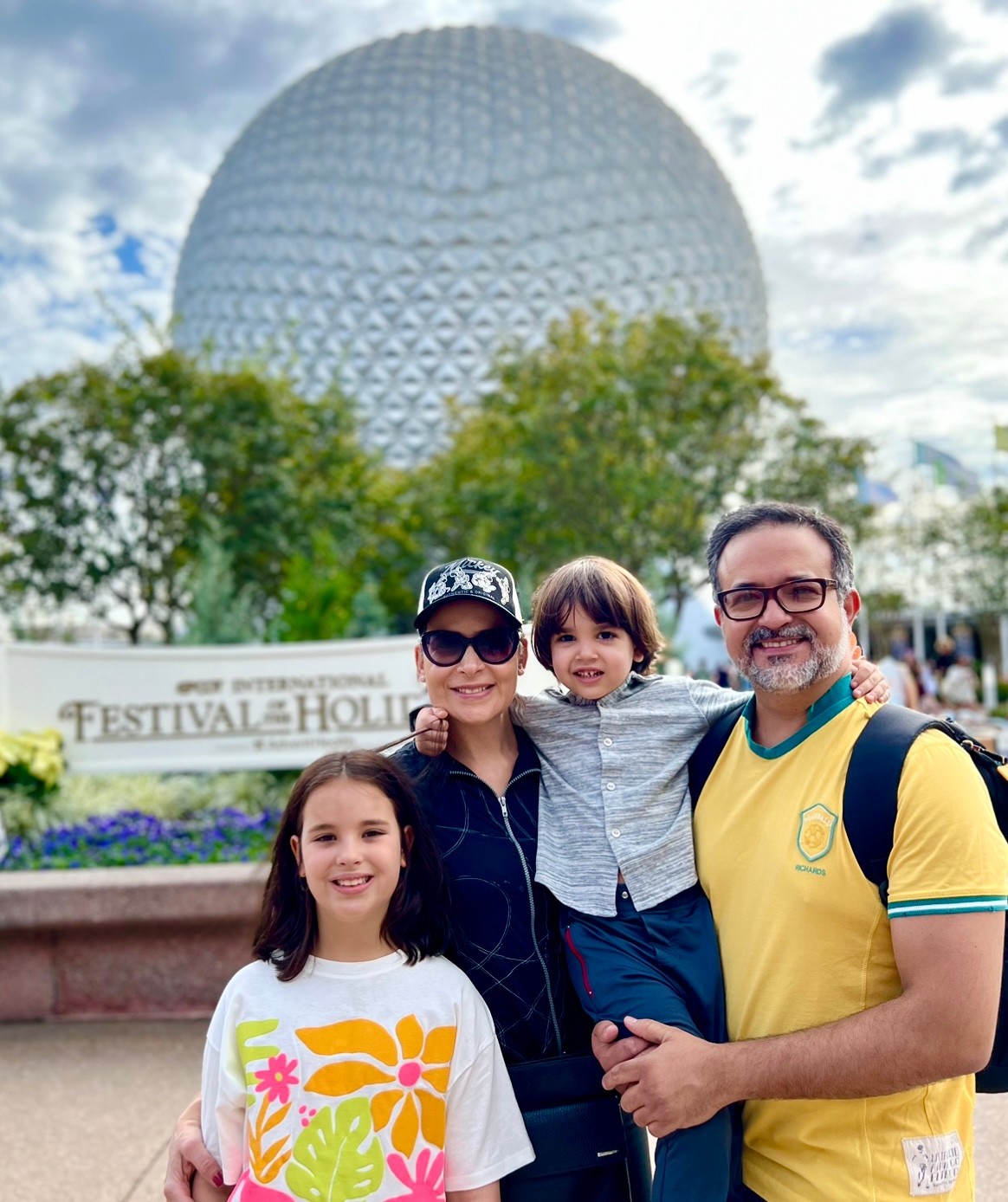 Márcio e Manoela Crisóstomo aproveitam as férias com a família em Orlando
