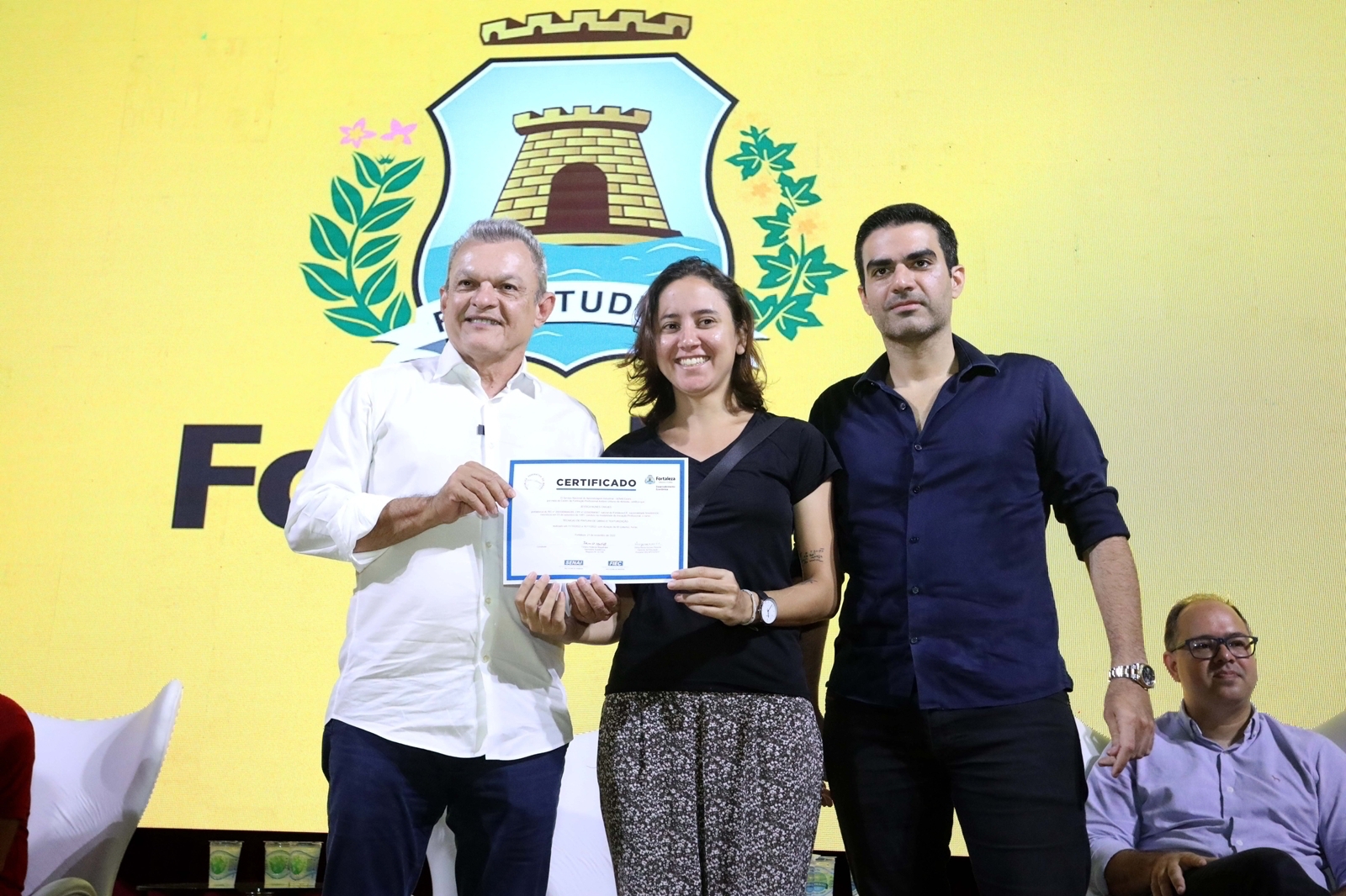 Prefeitura anuncia ações para trabalhadores afetados por encerramento de atividades da empresa Guararapes