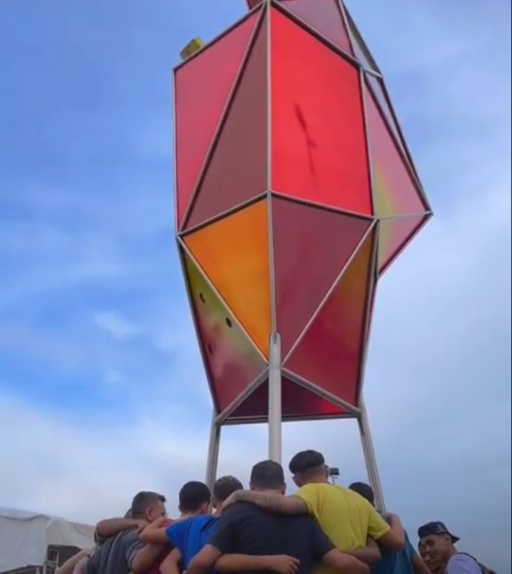 Nova escultura é instalada na Praia de Iracema