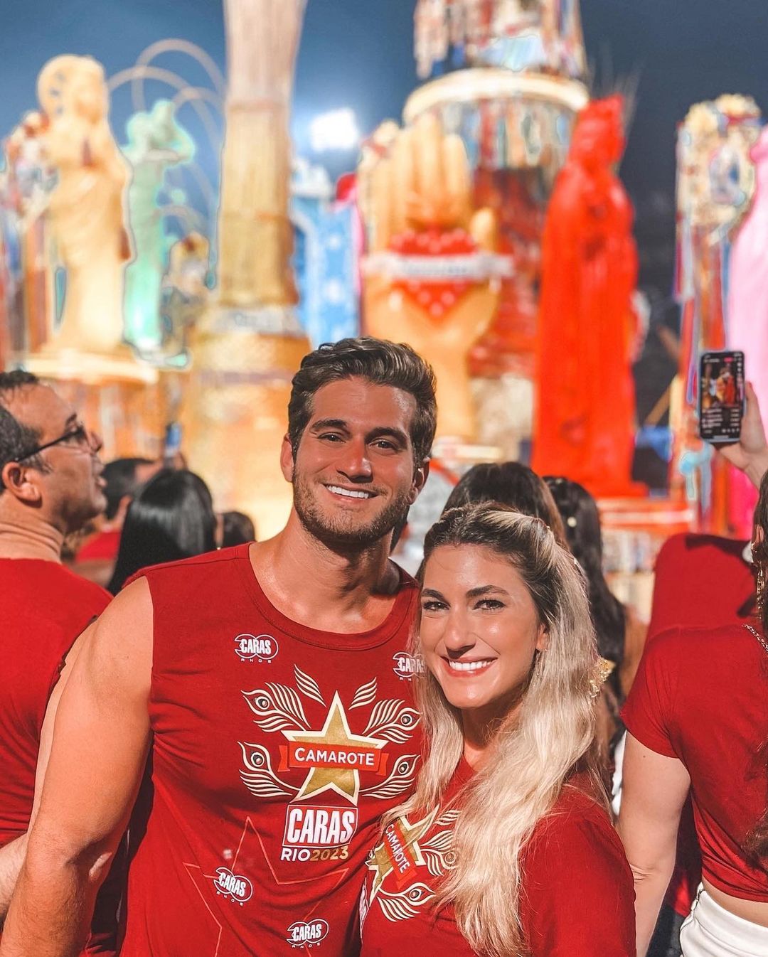 Bruna e Ravi Macêdo marcam presença no Desfile das Campeãs na Marquês de Sapucaí