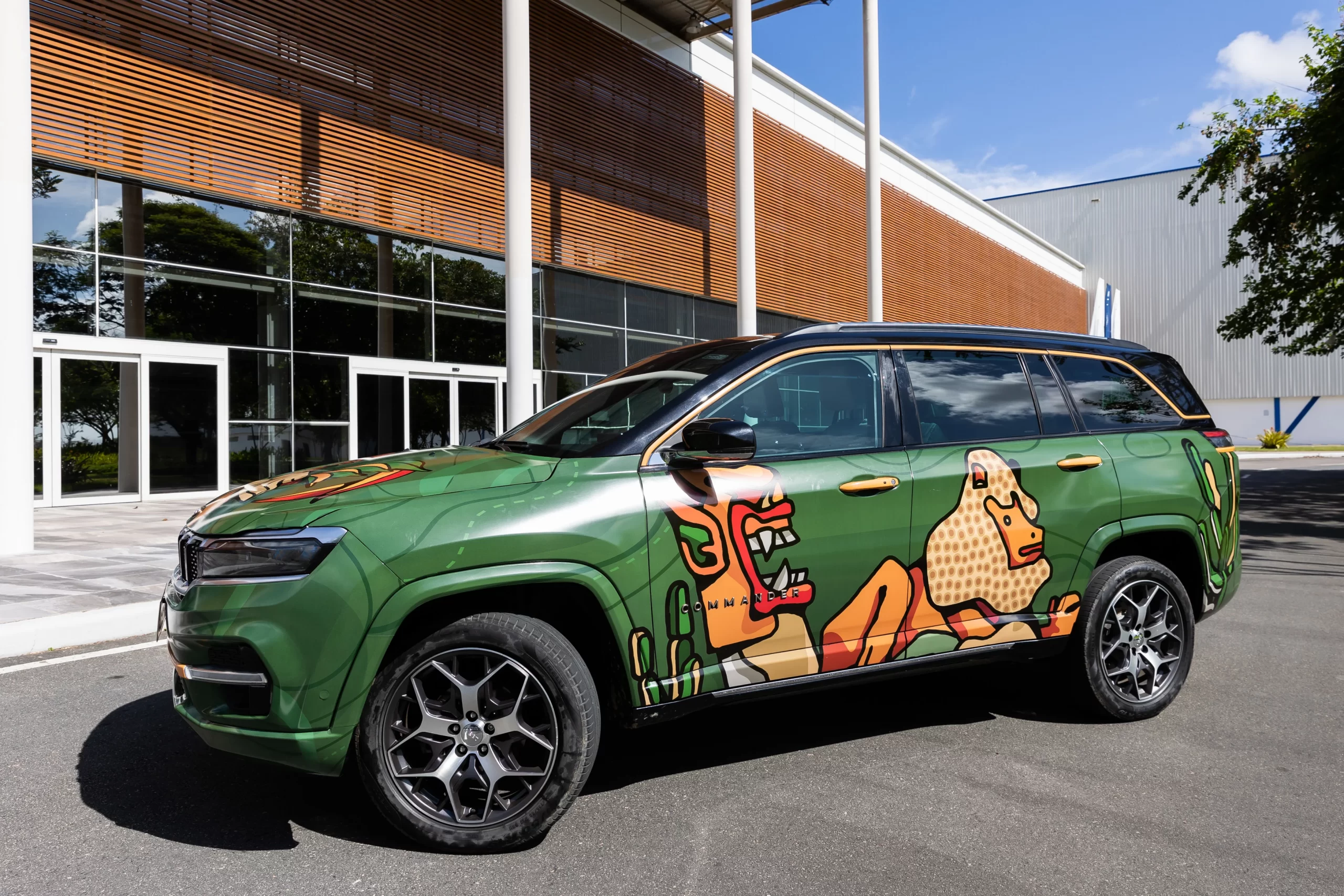 Jeep celebra 40 mil unidades fabricadas do Commander e cai “na folia do Carnaval”