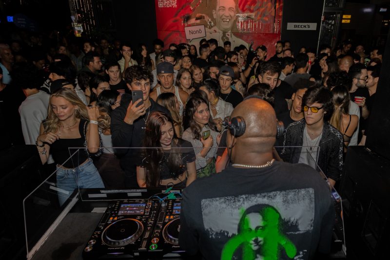 IN BRASÍLIA - DJ Kasango incendeia o Carnaval do Mezanino na estreia do Balada IN no DF