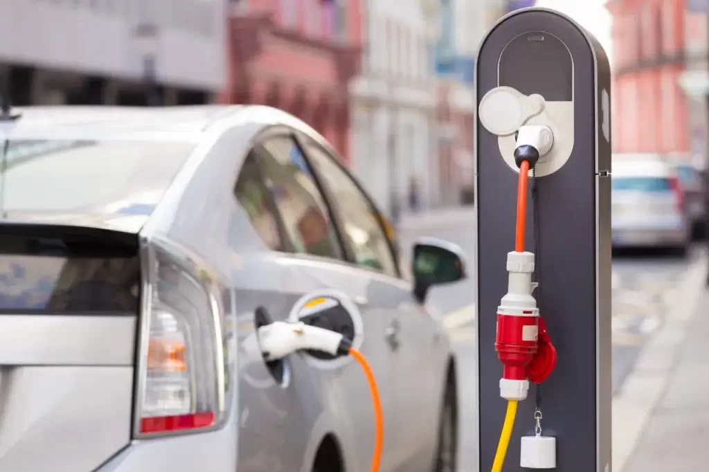 Mercadante defende a desoneração de carros elétricos produzidos no Brasil