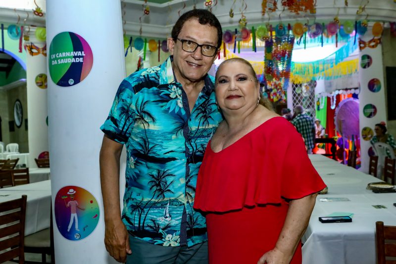 Tanto riso, tanta alegria... - Carnaval da Saudade enche de brilho, confete e serpentina os salões do Náutico