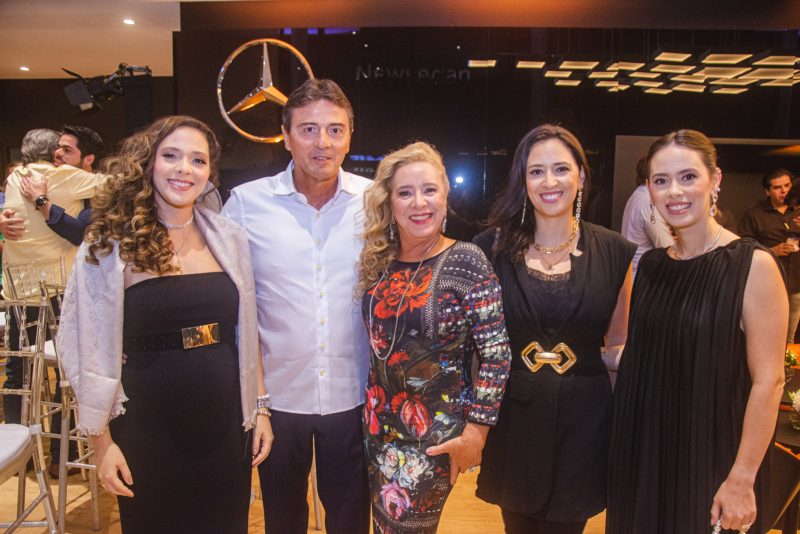 Cocktail exclusivo - Newsedan Mercedes-Benz reinaugura loja em noite de muito prestígio