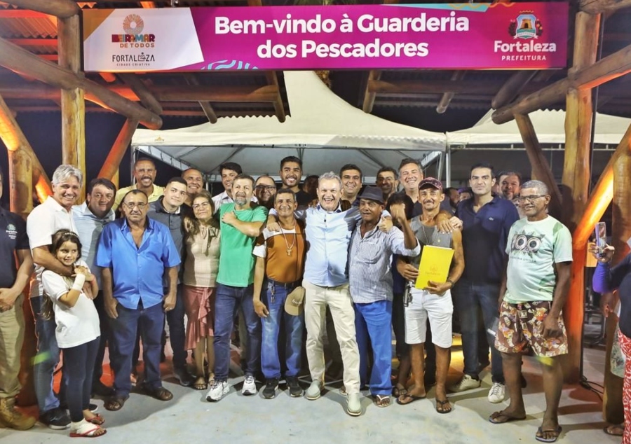 Prefeitura de Fortaleza entrega novas guarderias a pescadores na Av. Beira Mar