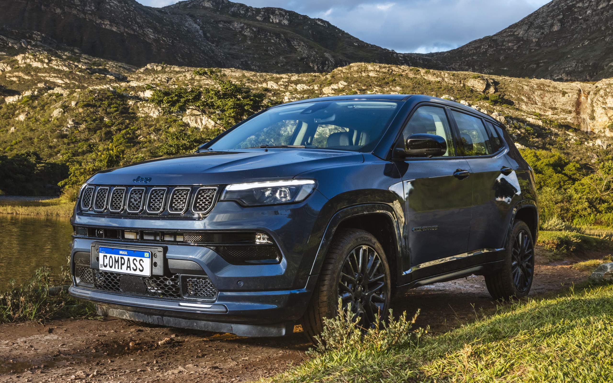 Jeep Commander e Compass seguem líderes de seus segmentos em janeiro