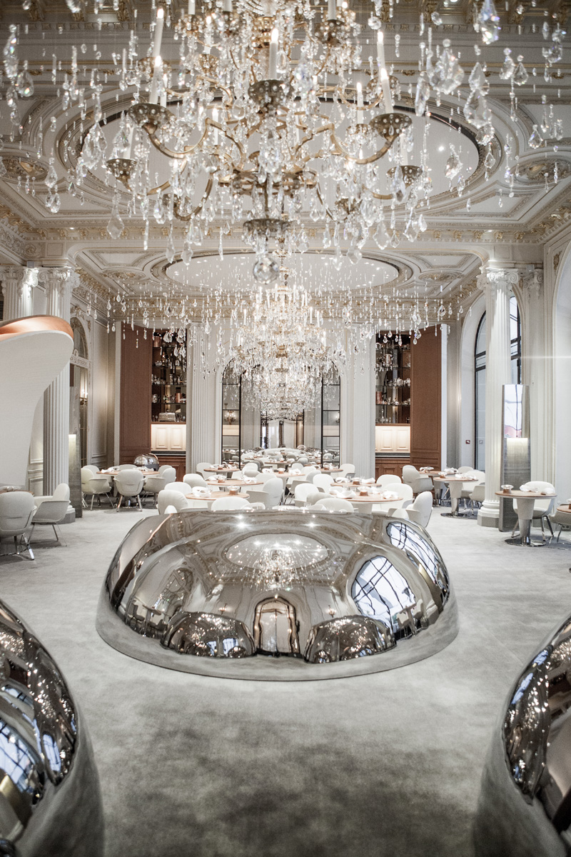 Sinônimo de luxo e tradição, o Plaza Athénée Hotel de Paris se posiciona no topo da lista dos lugares mais estilosos para se conhecer no mundo Sinônimo de luxo e tradição, o Plaza Athénée Hotel de Paris se posiciona no topo da lista dos lugares mais estilosos para se conhecer no mundo