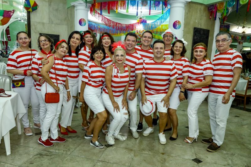 Tanto riso, tanta alegria... - Carnaval da Saudade enche de brilho, confete e serpentina os salões do Náutico