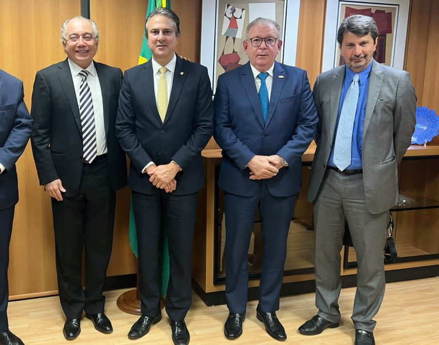 Ricardo Cavalcante, Camilo Santana e Mário Araripe debatem produção de H²V