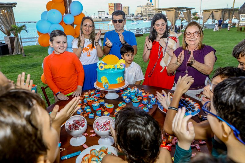pool party - Raquel e Erick Vasconcelos comemoram os 10 aninhos de Erick no Iate Clube
