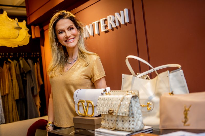 Elegância e modernidade - Interni promove evento exclusivo de bolsas de luxo com Paula Frank e apresenta nova coleção