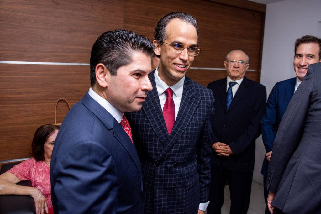 
				Pompeu Vasconcelos e Igor Macêdo de Lucena 
				
