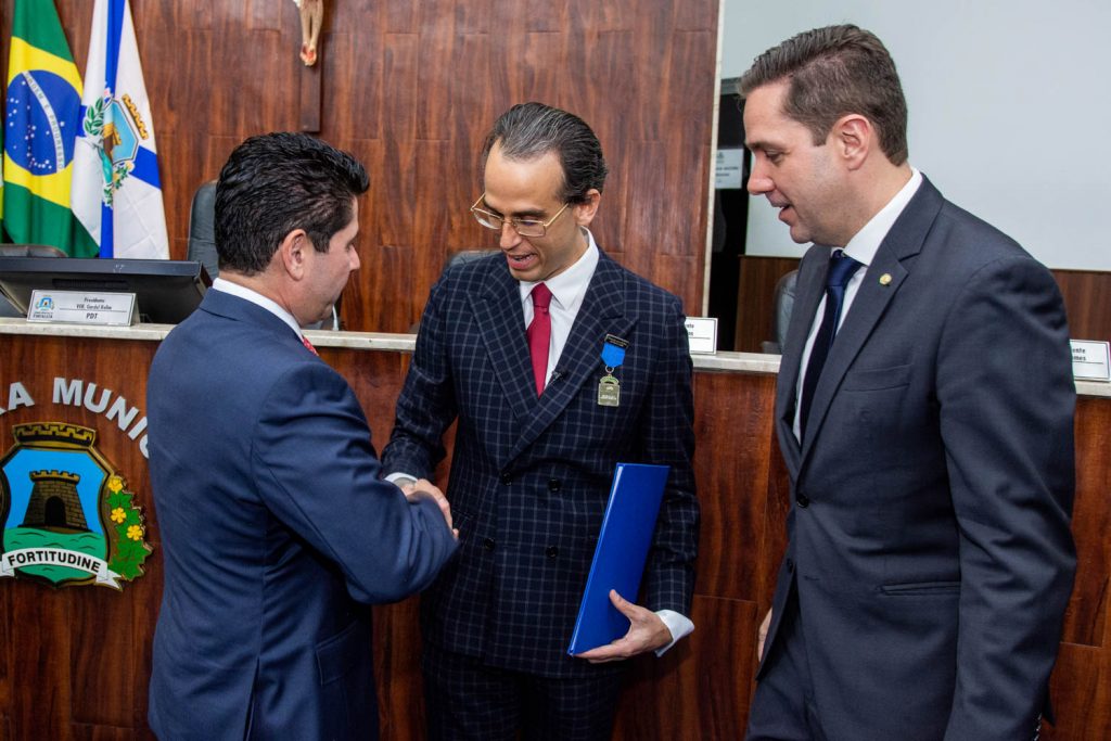 
				Pompeu Vasconcelos, Igor Macêdo de Lucena e Guilherme Bismarck 
				