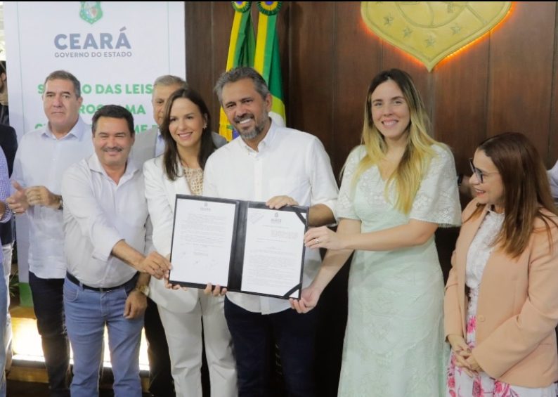 Elmano sanciona lei autorizando ação de combate à fome e mutirão de cirurgias Elmano sanciona lei autorizando ação de combate à fome e mutirão de cirurgias