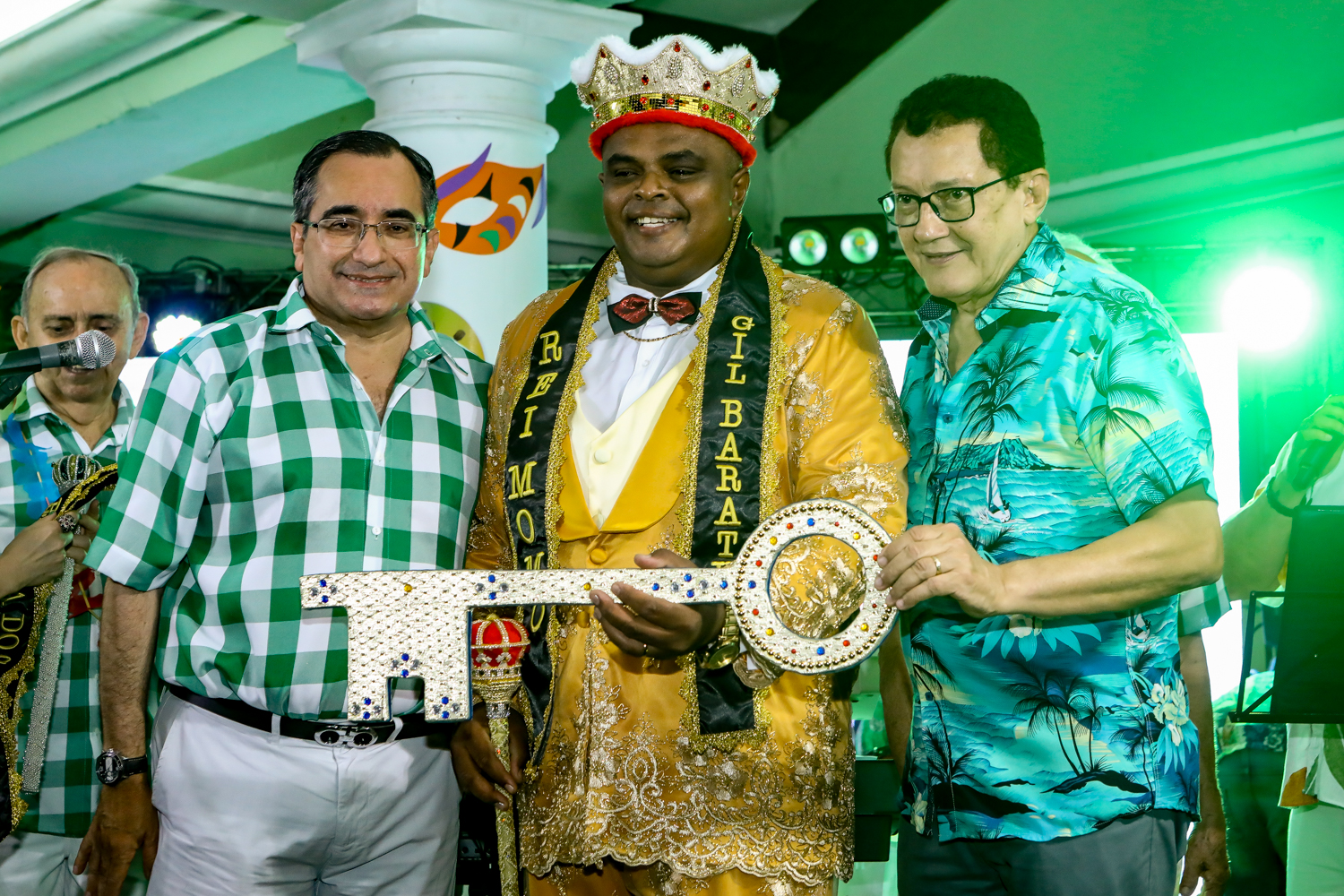 Carnaval da Saudade enche de brilho, confete e serpentina os salões do Náutico