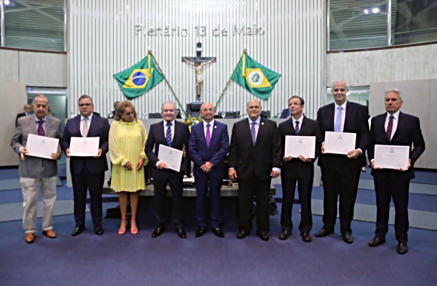 Sérgio Aguiar comanda solenidade e homenageia representantes comerciais