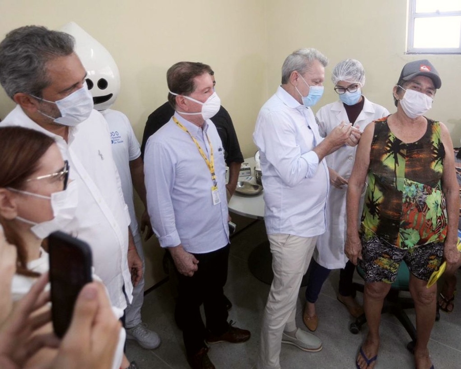 Prefeitura de Fortaleza inicia aplicação da vacina bivalente contra a Covid-19