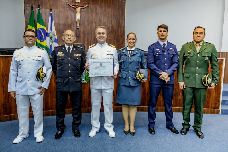 Reconhecimento - Capitão de Mar e Guerra, Anderson Valença, recebe título de cidadão honorário de Fortaleza