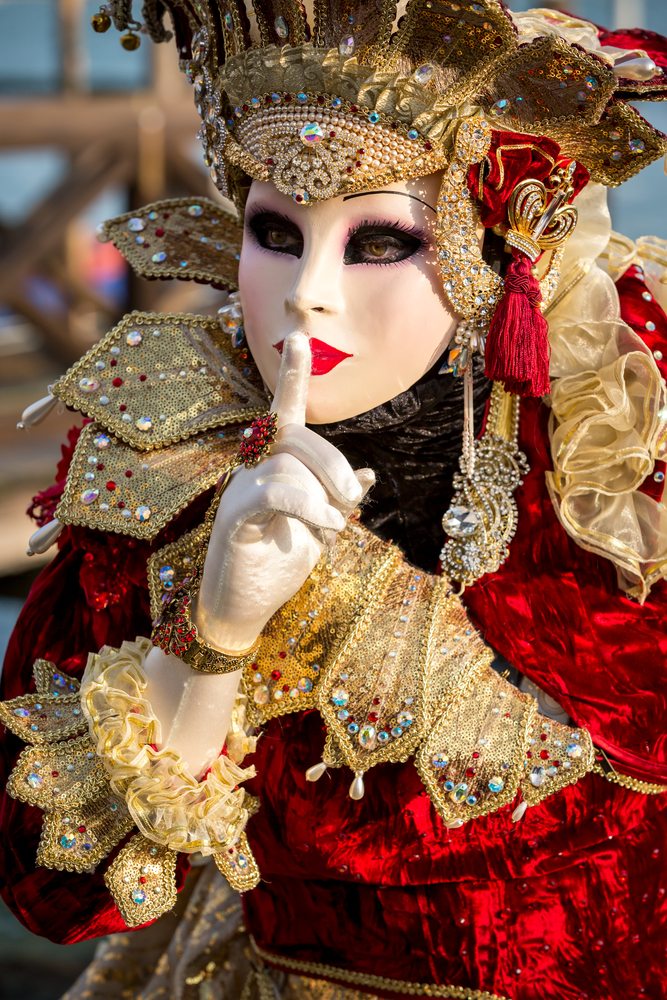 Carnaval de Veneza, todo luxo e riqueza das glamorosas fantasias dos mascarados venezianos