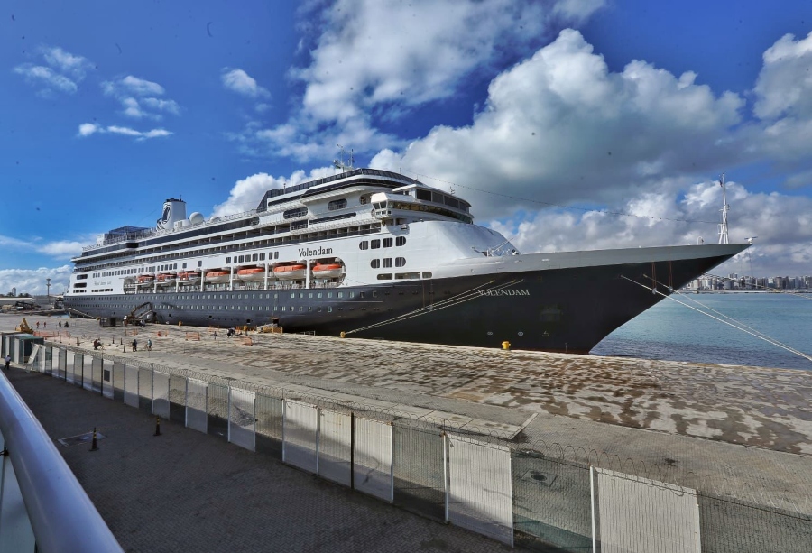 Primeiro navio de cruzeiro atraca em Fortaleza, trazendo mais de mil turistas