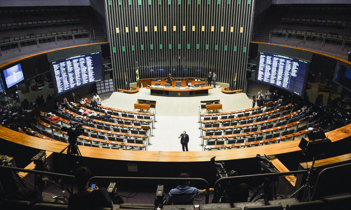 Deputados federais cearenses repudiam discurso de Nikolas Ferreira na Câmara