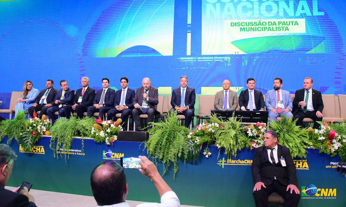 Carta dos municípios cobra reformas tributária e previdenciária Carta dos municípios cobra reformas tributária e previdenciária