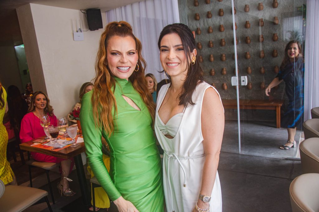 
				Adriana Praxedes e Lissia Bezerra  
				