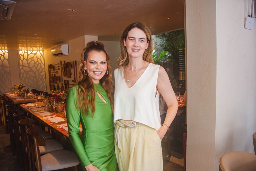 
				Adriana Praxedes e Raquel Tavares. 
				