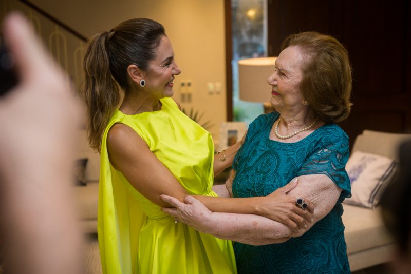 Let`s Celebrate - Cheia de luz e alto astral, Adriana Queiroz esbanja beleza e alegria em sua festa de aniversário