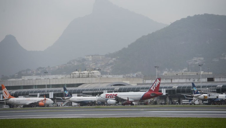 Mais de oito milhões de pessoas voaram pelo Brasil em janeiro deste ano