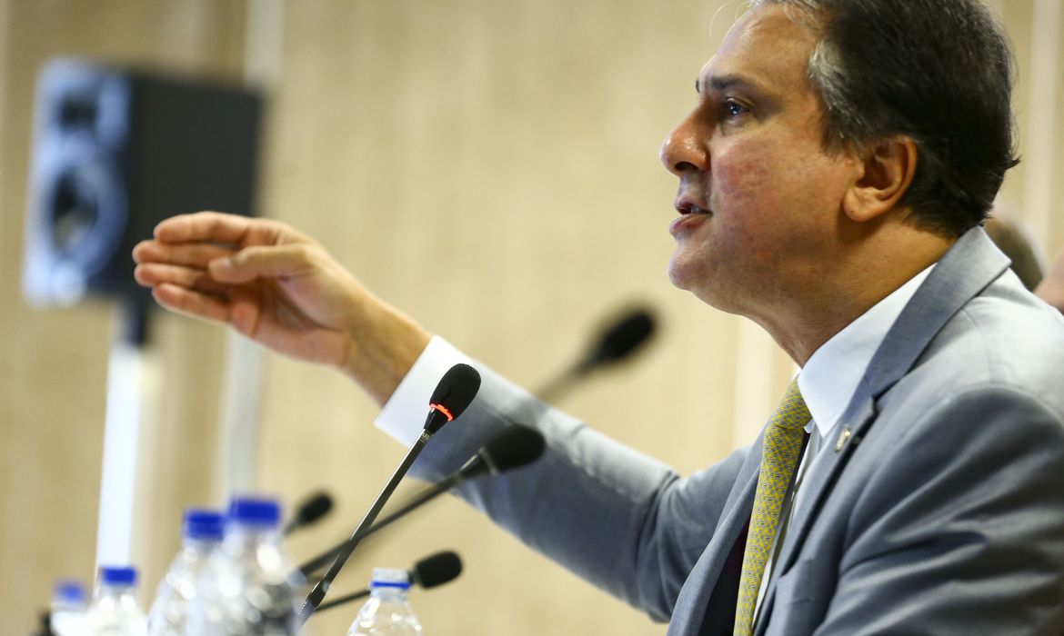 Camilo Santana anuncia pesquisa para avaliar alfabetização de crianças do 2º ano do ensino fundamental