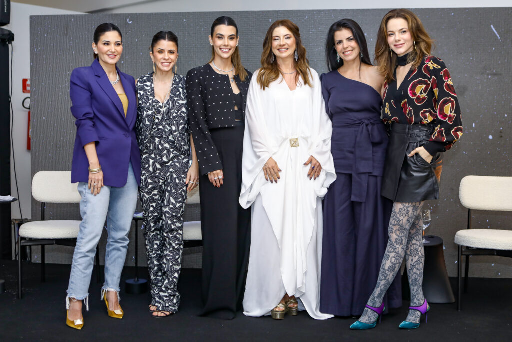 Aline Pinho, Tatiana Machado, Camila Melo, Emilia Buarque, Aline Ferreira E Paulinha Sampaio