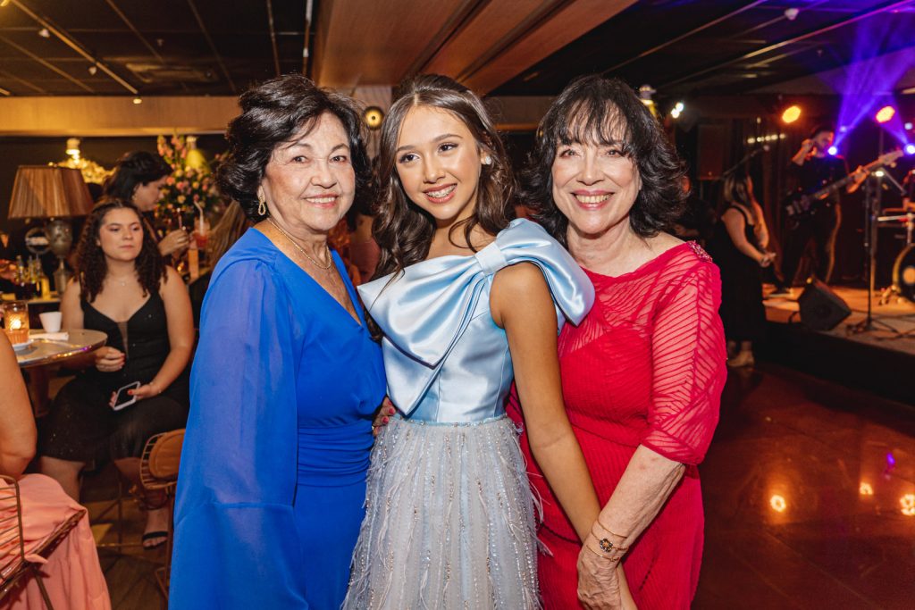 Ana Martins, Tais E Angela Gutierrez